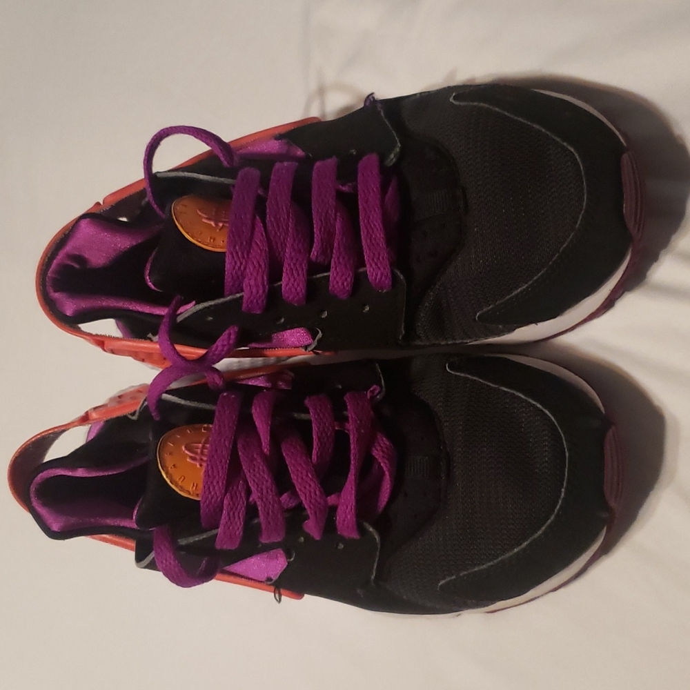 Nike Huaraches - Picture 2 of 8